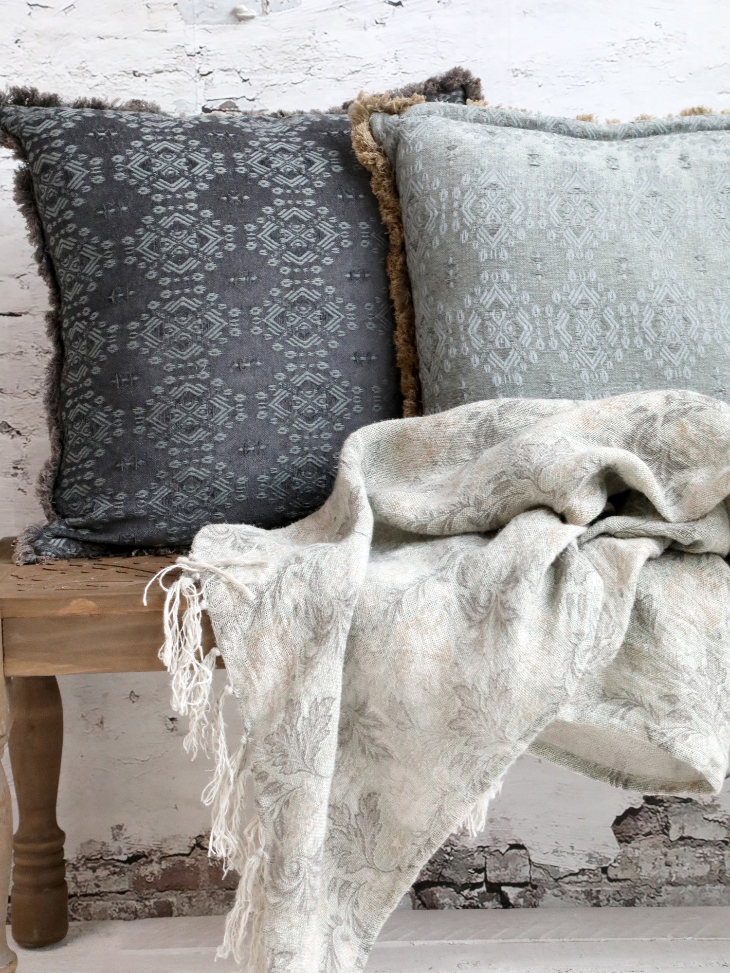 Chic Antique Kissen 50 x 50 cm Grau Franzen