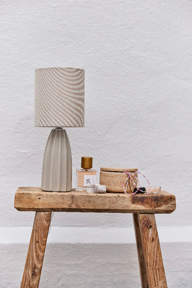 Lene Bjerre Tischlampe 34 cm Leinen Keramik – Skandinavisches Landhaus