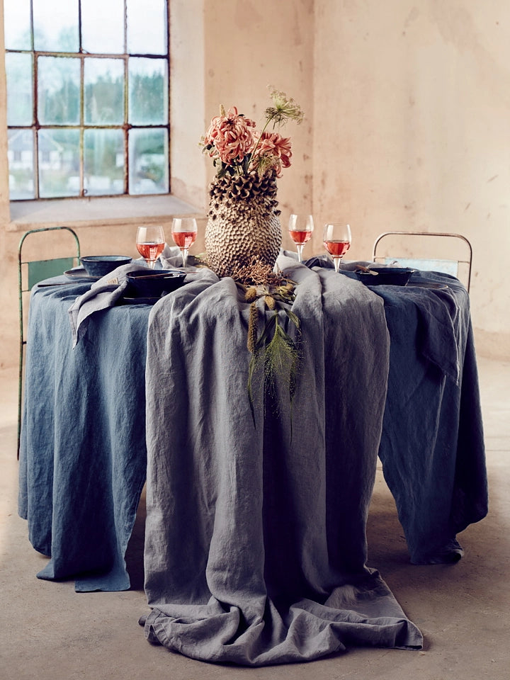 Lovely Linen Tischdecke 100 x 100 cm Dusty Blue Blau Hellblau Leinen