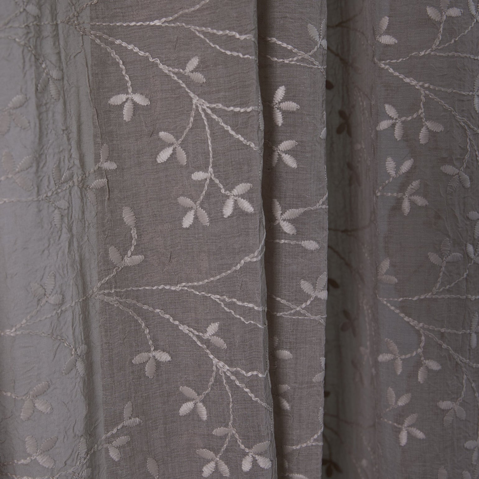 Lene Bjerre Eloise Vorhang Dunkelbeige 250x160 cm Sickerei