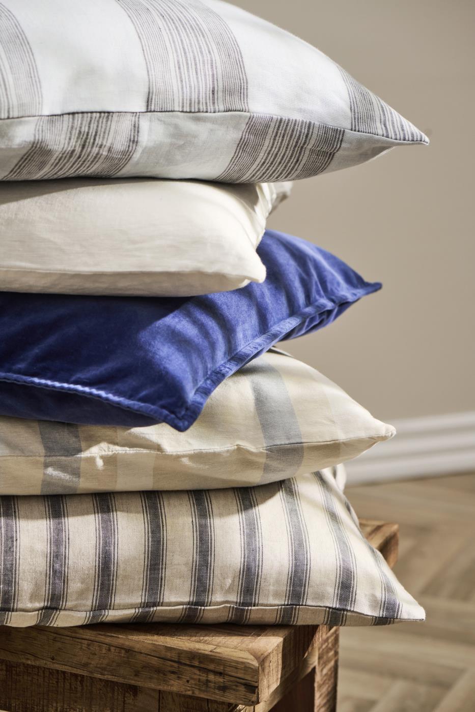 IB Laursen Kissen Velours 52 x 52 Indigo Blau