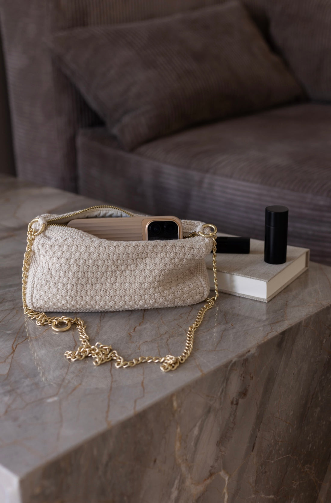 By Lohn Strikket Clutch Tasche Kette Petra beige melange
