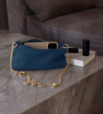 By Lohn Strikket Clutch Tasche Kette Petra blue melange