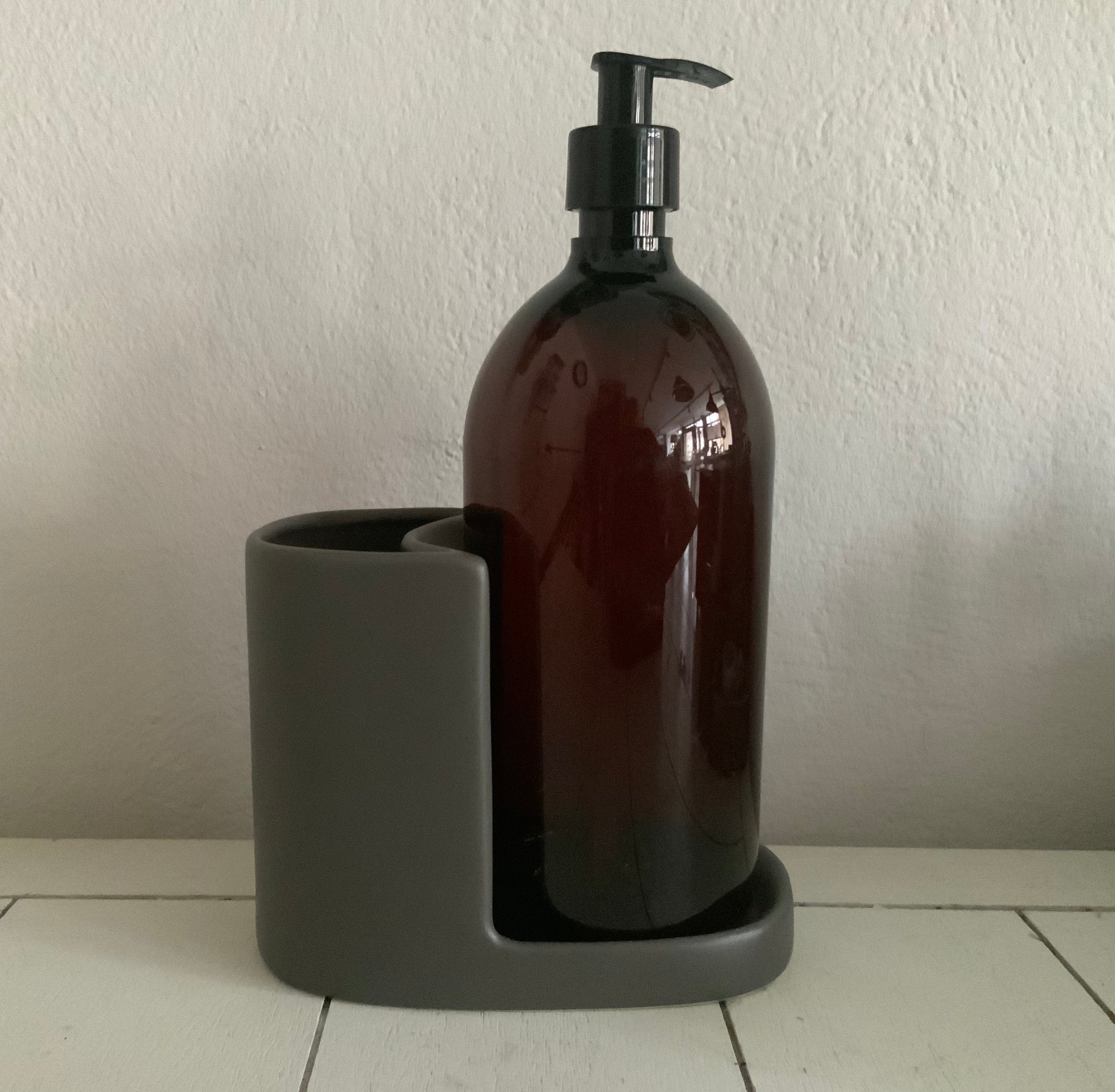 Plint Spülmittelhalter Keramik Grau und Flasche für Spülmittel 1 Liter braun